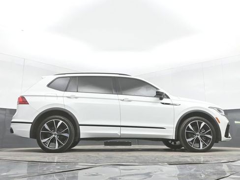 Used 2022 Volkswagen Tiguan SE R-Line FWD image 47