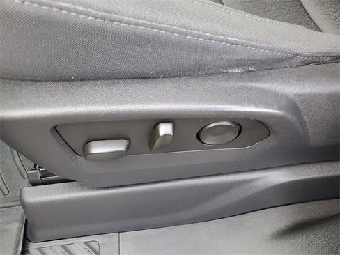 Certified 2023 Chevrolet Silverado 1500 Custom image 19