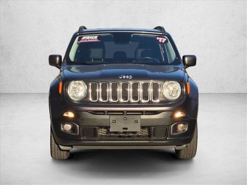 Used 2017 Jeep Renegade Latitude image 2
