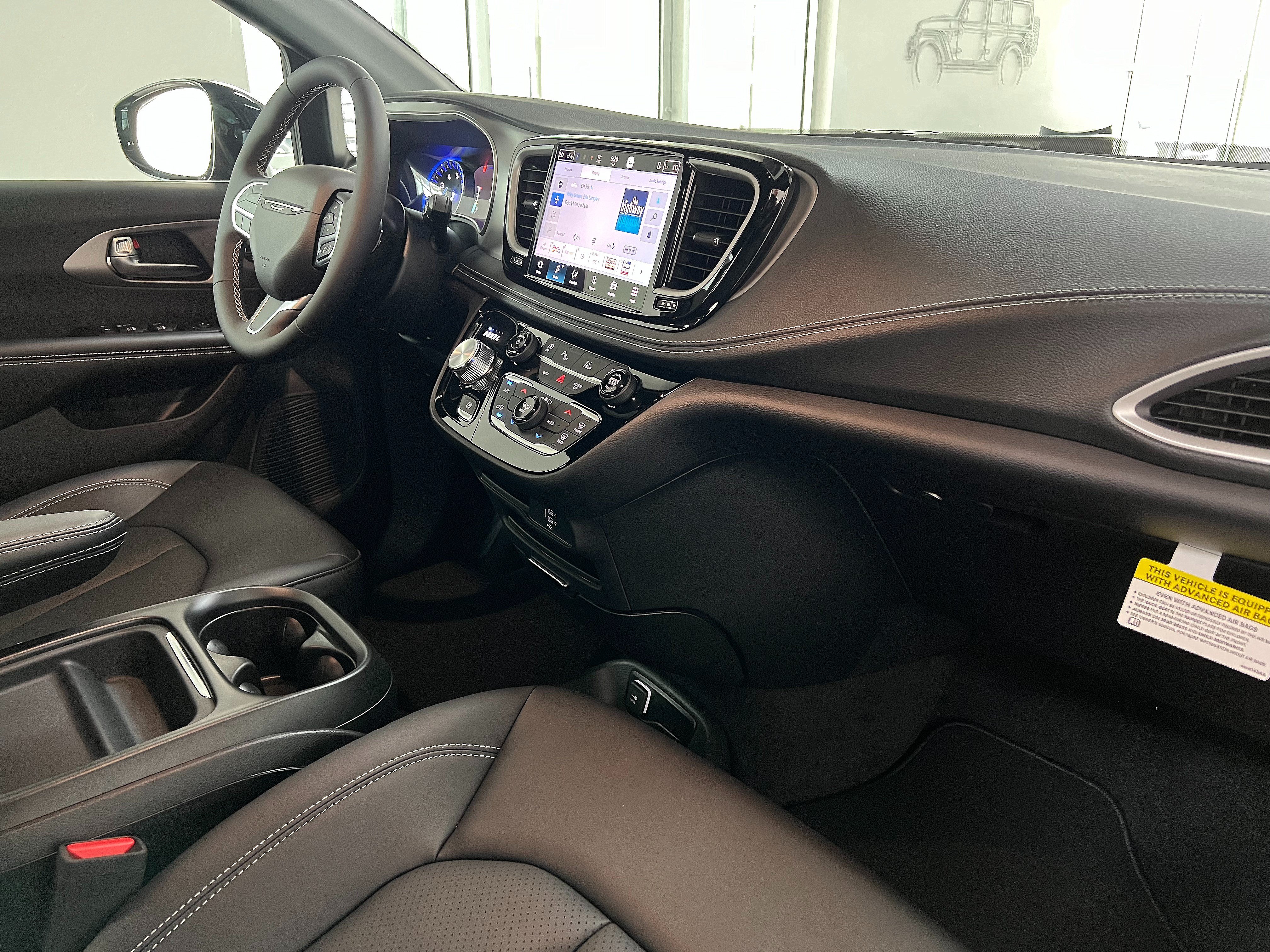New 2027 Chrysler Pacifica Select FWD image 28
