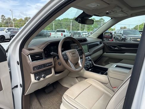 Used 2023 GMC Yukon Denali w/ LPO, Floor Liner Package image 13