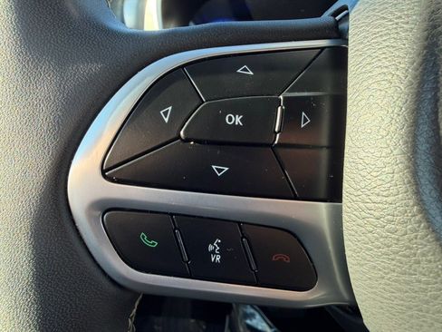 Used 2023 Chrysler Pacifica Touring-L image 26