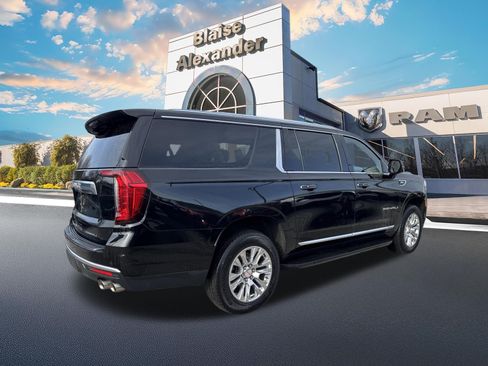 Used 2024 GMC Yukon XL Denali AWD/4WD image 3