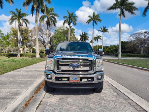 Used 2015 Ford F250 XLT w/ XLT Premium Package image 3