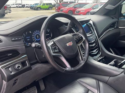 Used 2020 Cadillac Escalade Platinum image 12