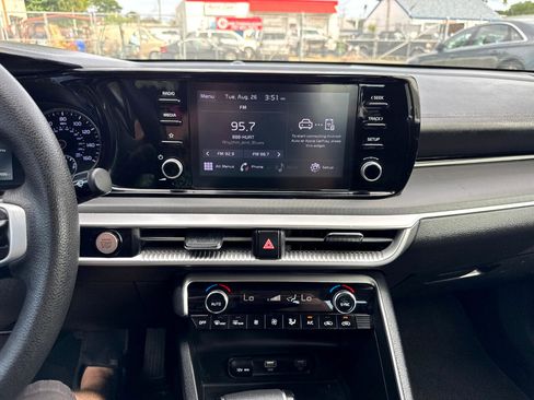 Used 2023 Kia K5 LXS image 21
