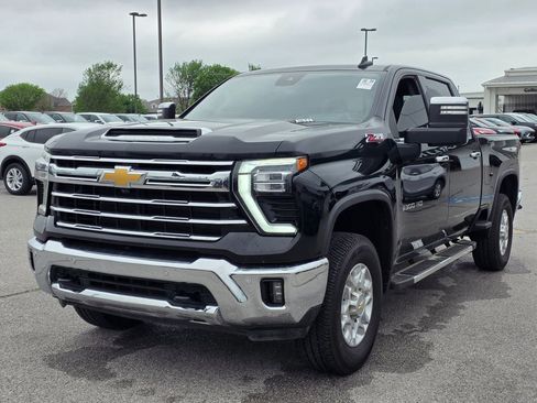 Used 2024 Chevrolet Silverado 2500 LTZ w/ LTZ Convenience Package AWD/4WD image 3