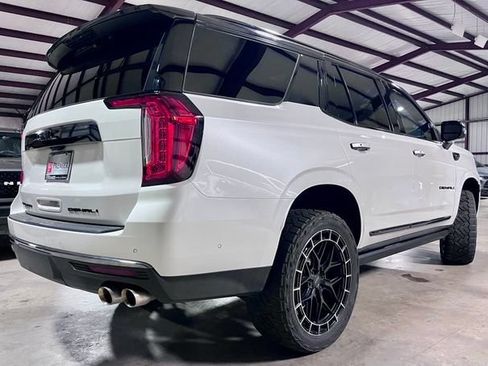Used 2024 GMC Yukon Denali Ultimate AWD/4WD image 3