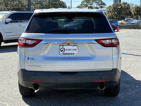 Used 2021 Chevrolet Traverse LS image 6
