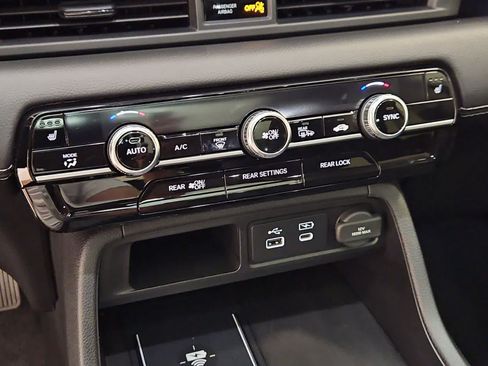 Certified 2025 Honda Pilot Touring image 33