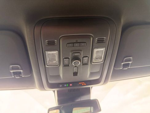 Used 2023 Chevrolet Suburban Premier AWD/4WD image 28