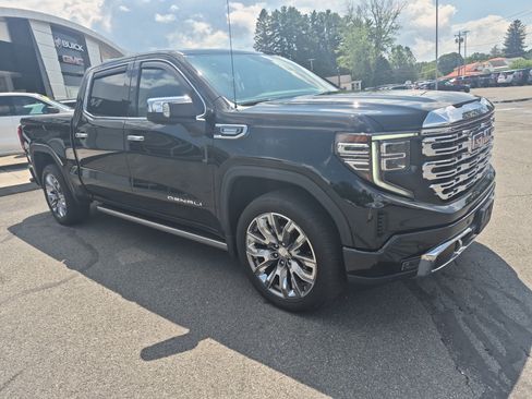 Used 2023 GMC Sierra 1500 Denali w/ Denali Reserve Package AWD/4WD image 7