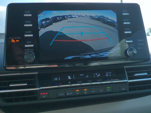 Used 2024 Toyota Sienna XLE image 26