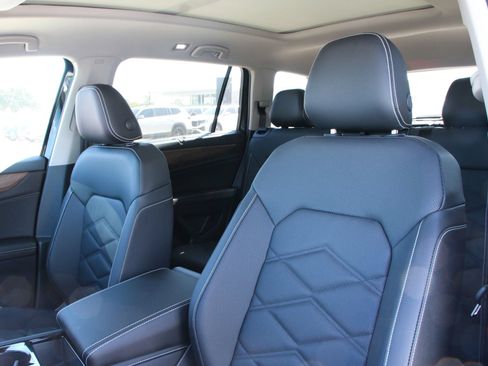 Certified 2026 Volkswagen Atlas SE FWD image 11