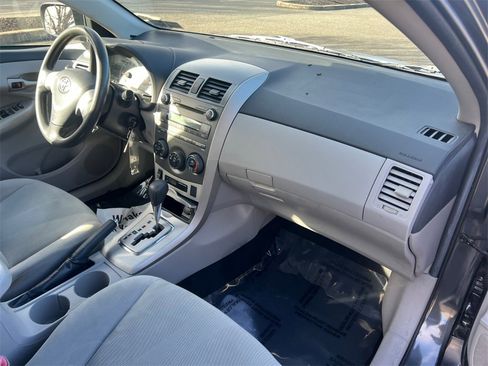 Used 2011 Toyota Corolla LE image 16