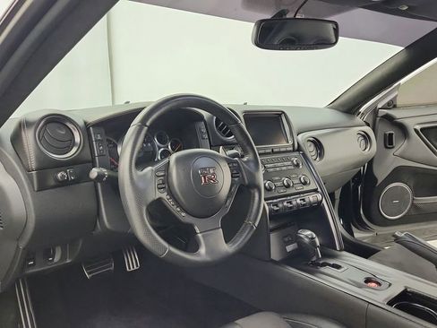 Used 2014 Nissan GT-R Premium image 18