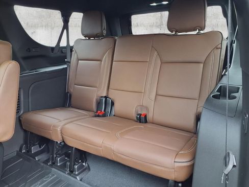 New 2026 Chevrolet Suburban High Country image 9