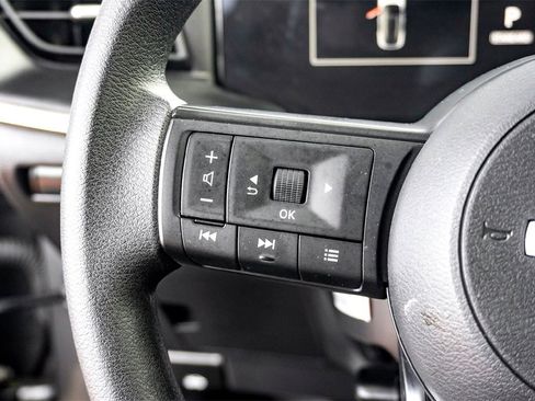 Used 2025 Nissan Kicks S image 18