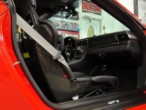 Used 2018 Porsche 911 GT3 w/ Sport Chrono Package RWD image 28