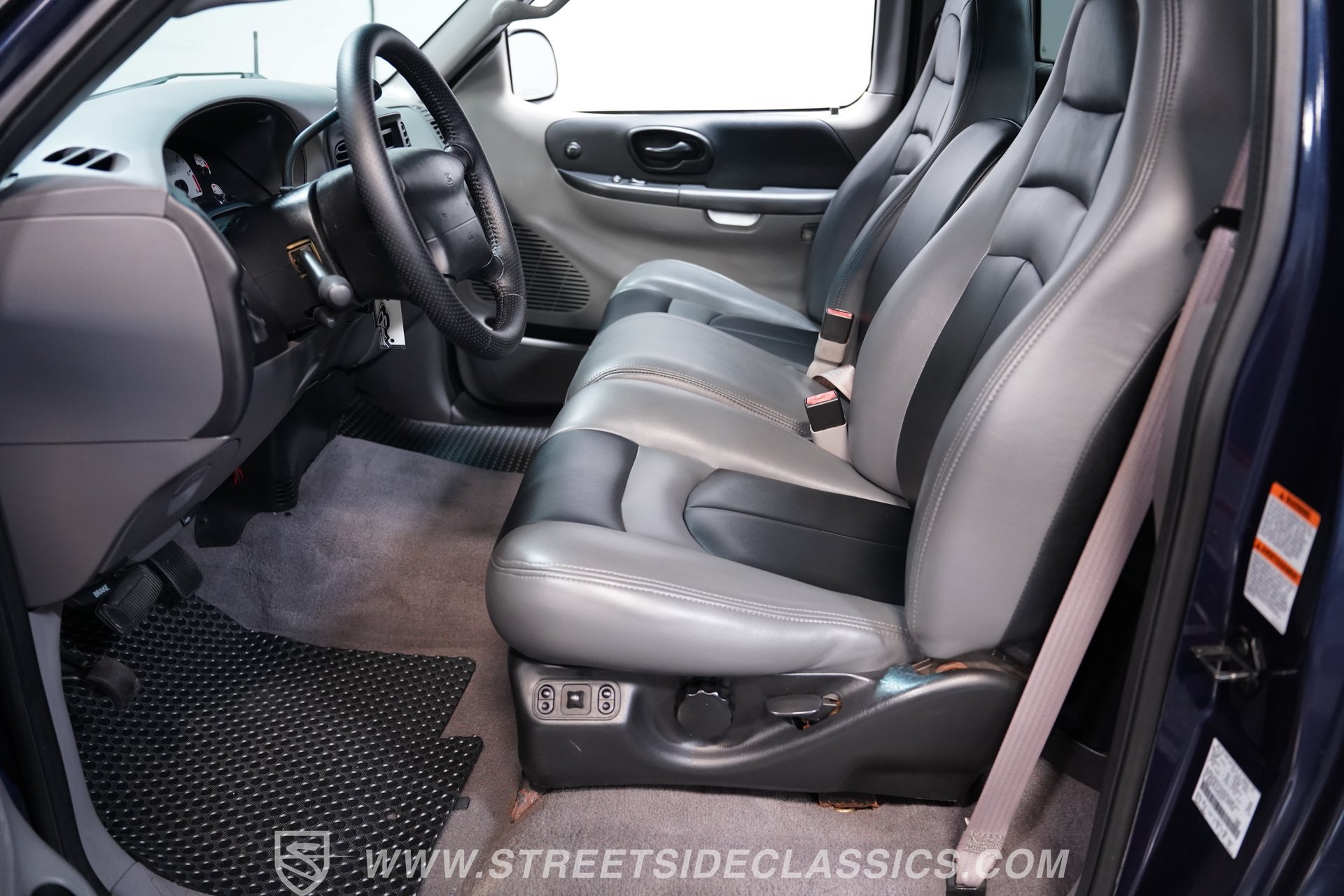 Used 2002 Ford F150 Lightning RWD image 30