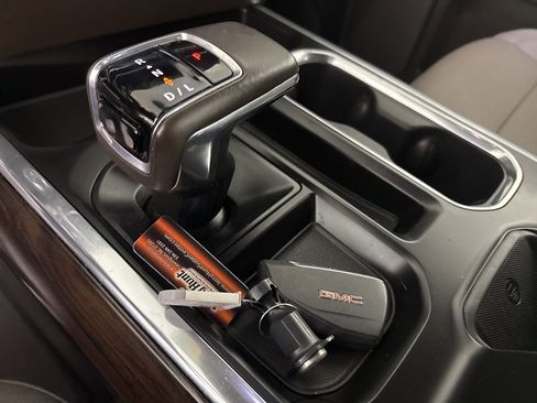 Used 2022 GMC Sierra 1500 SLT w/ SLT Convenience Package image 21