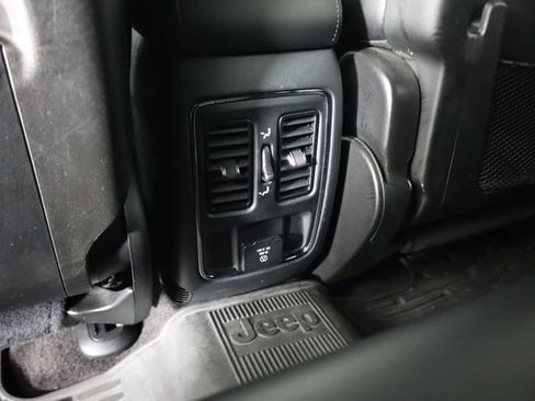 Used 2019 Jeep Grand Cherokee Laredo AWD/4WD image 60