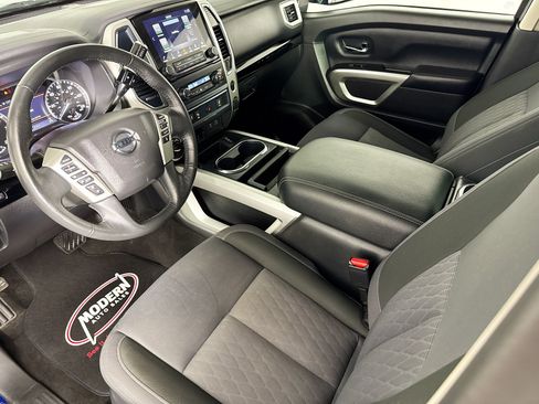 Used 2020 Nissan Titan SV w/ SV Convenience Package AWD/4WD image 15