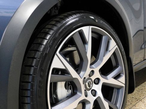 Used 2026 Volvo V90 B6 Cross Country Ultra image 24