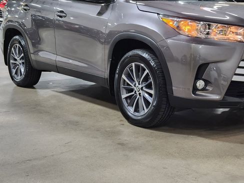 Used 2019 Toyota Highlander XLE image 17