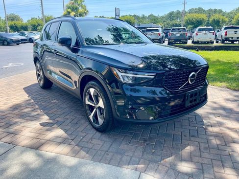 Used 2023 Volvo XC40 B5 Plus w/ Driver Assist Package image 8