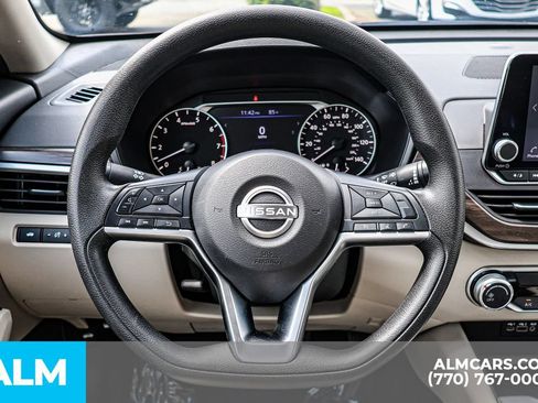 Used 2025 Nissan Altima 2.5 SV FWD image 30