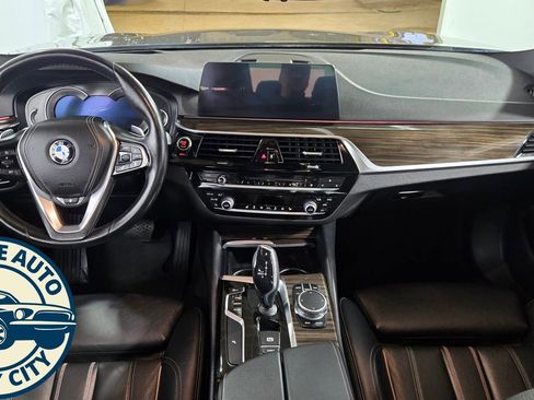 Used 2018 BMW 530i xDrive w/ Premium Package image 32