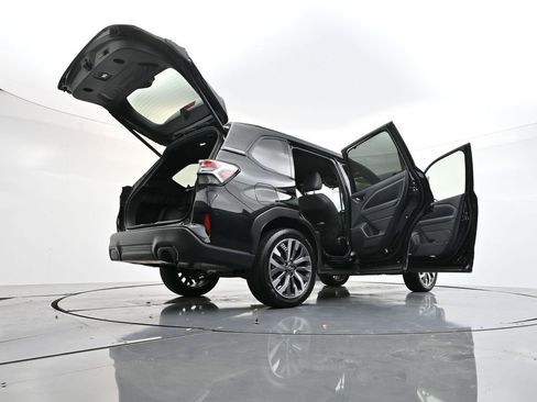 Used 2025 Subaru Forester Touring AWD/4WD image 40