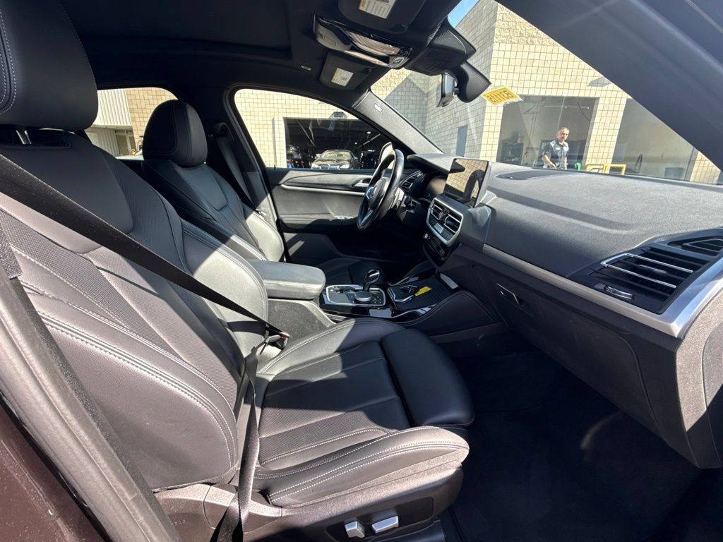 Used 2022 BMW X4 xDrive30i w/ M Sport Package AWD/4WD image 9