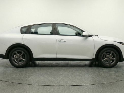 Used 2025 Kia K4 LXS image 11