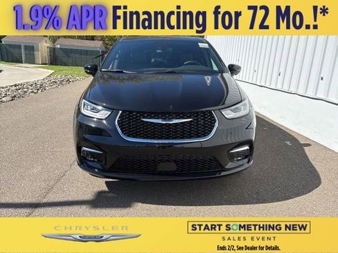 New 2026 Chrysler Pacifica Select image 2