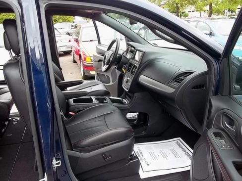 Used 2013 Dodge Grand Caravan R/T w/ Safety Sphere Group FWD image 11