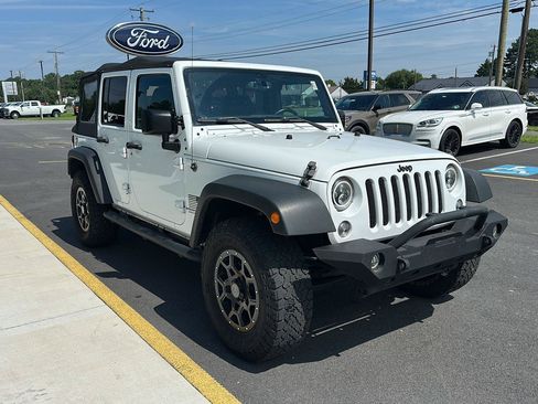 Used 2017 Jeep Wrangler Unlimited Sport w/ Quick Order Package 24S AWD/4WD image 3
