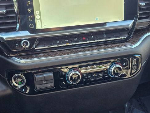 Used 2024 GMC Sierra 2500 SLE image 32