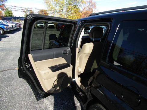 Used 2012 Jeep Patriot Latitude w/ Sun/Sound Group FWD image 18