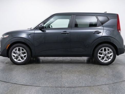 Used 2025 Kia Soul LX w/ LX Technology Package FWD image 5