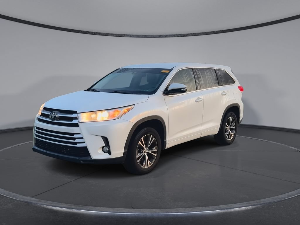 Used 2017 Toyota Highlander Plus FWD image 4