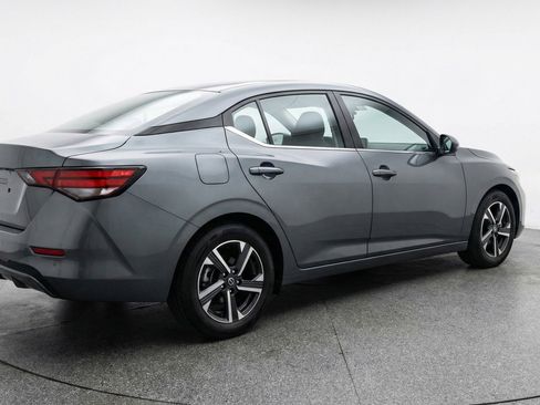 Used 2025 Nissan Sentra SV image 9