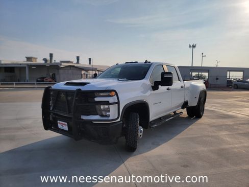 Used 2024 Chevrolet Silverado 3500 W/T image 3