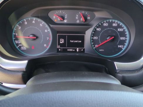 Used 2023 Chevrolet Traverse LT FWD image 14