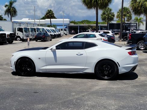 Used 2019 Chevrolet Camaro LT RWD image 7