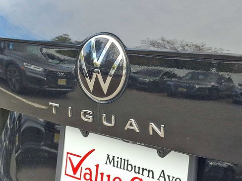 Used 2024 Volkswagen Tiguan SE image 22