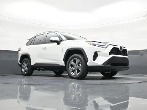 Used 2025 Toyota RAV4 XLE w/ Convenience Package AWD/4WD image 21