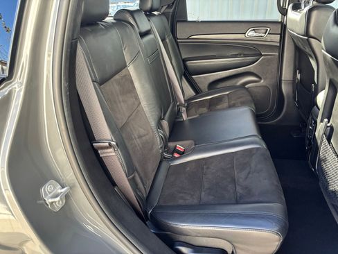 Used 2019 Jeep Grand Cherokee Altitude image 35