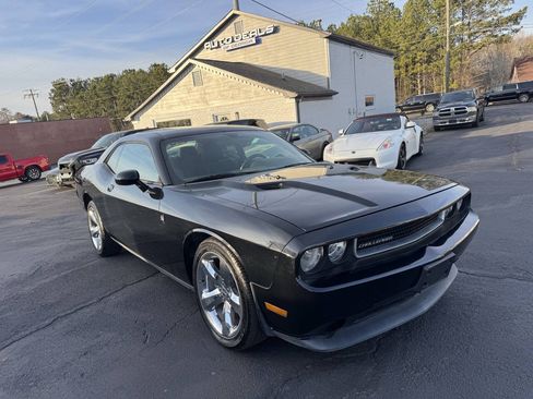 Used 2014 Dodge Challenger SXT RWD image 4
